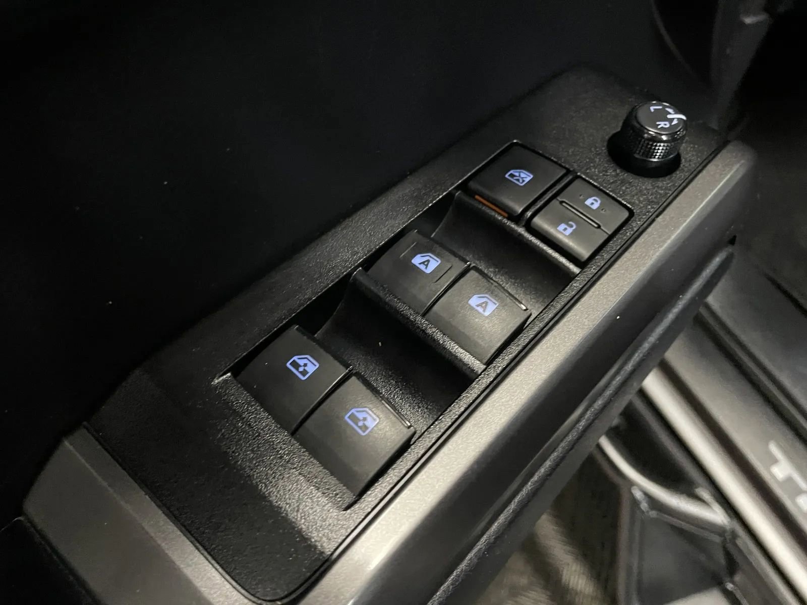 Used 2020 Toyota Tacoma TRD Sport w/ Technology Package image 30