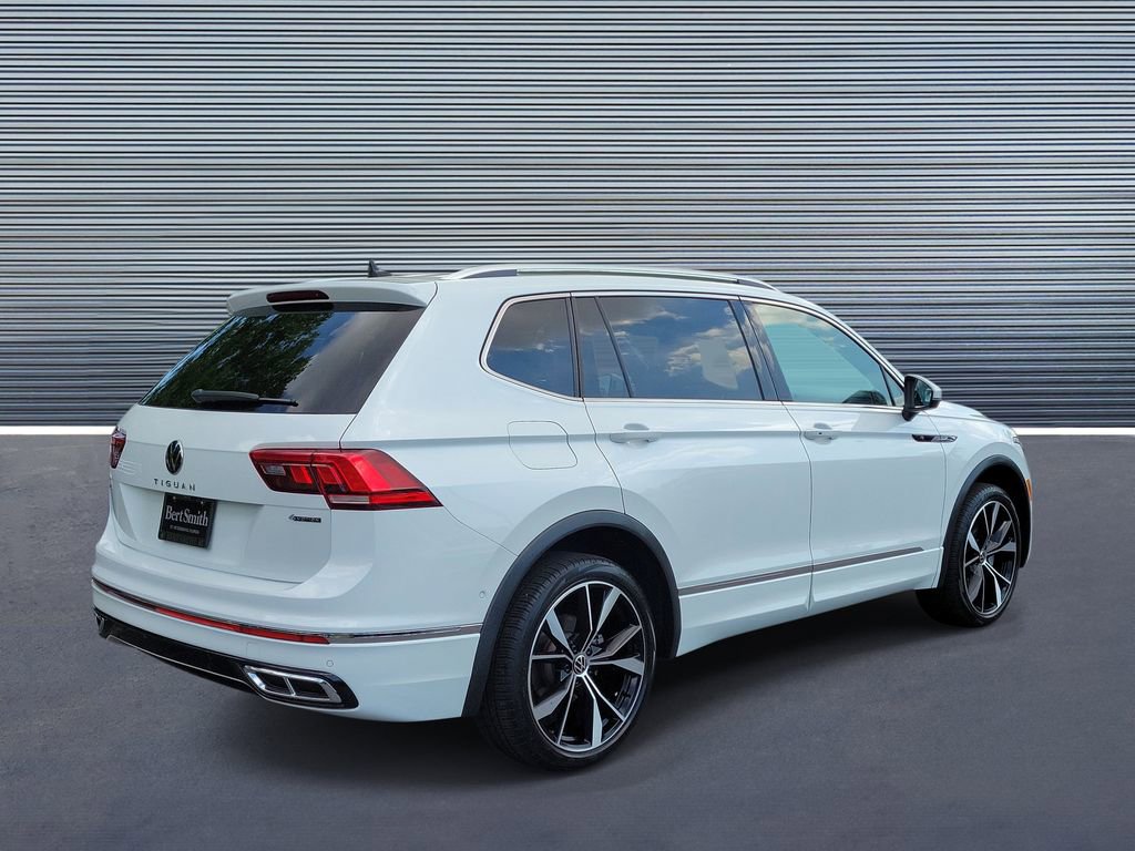 Used 2024 Volkswagen Tiguan SEL R-Line image 3