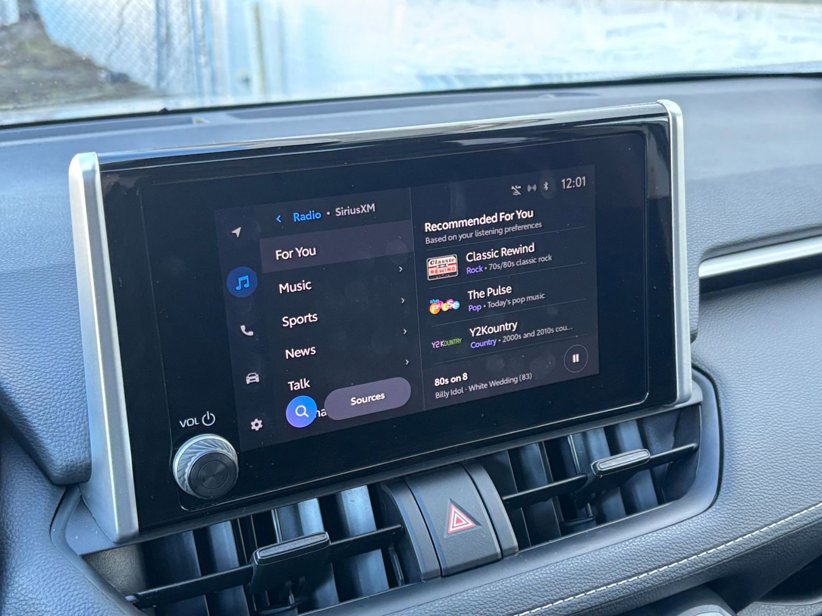 Used 2025 Toyota RAV4 XLE image 20