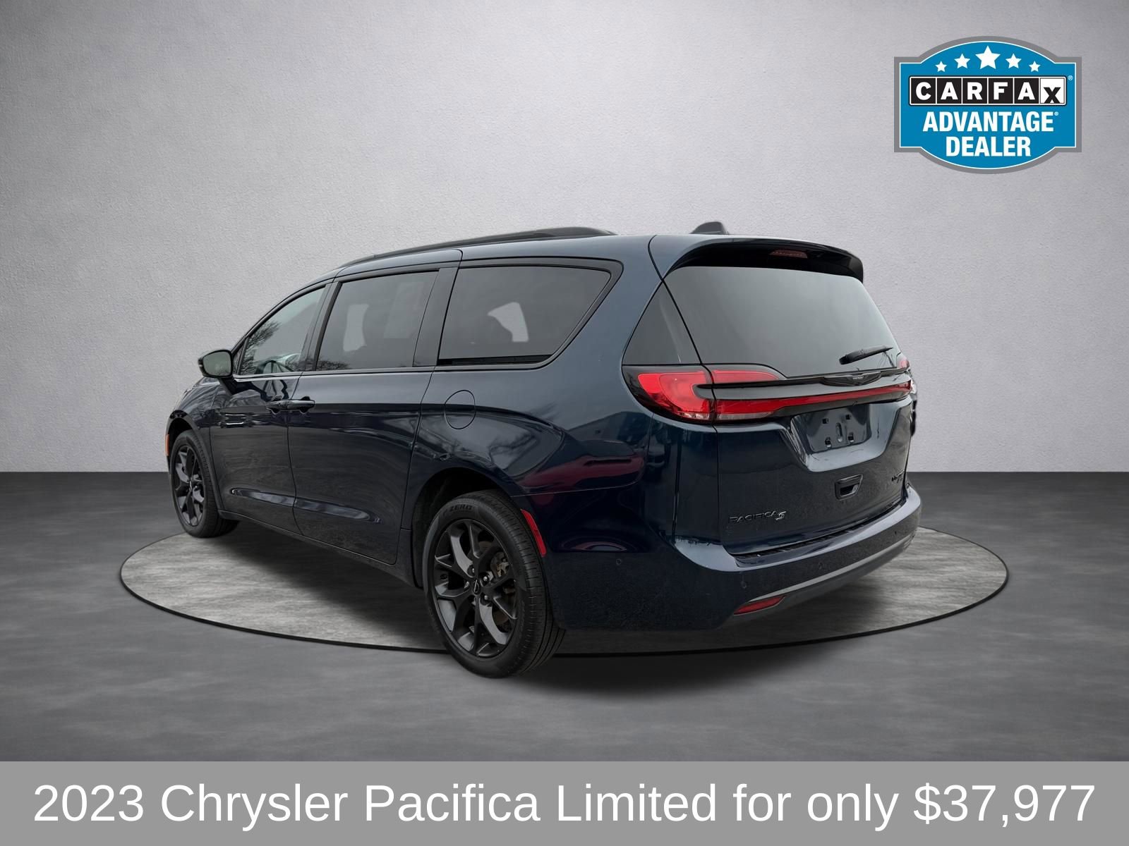 Used 2023 Chrysler Pacifica Limited w/ S Appearance Package image 8