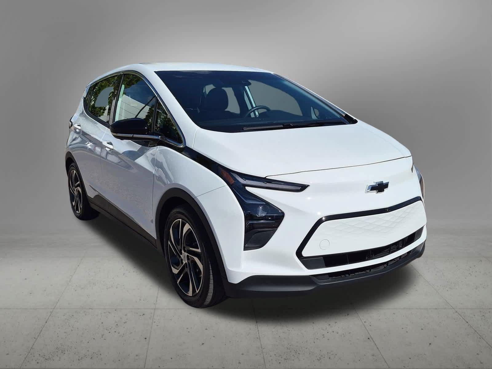 Used 2023 Chevrolet Bolt LT w/ Infotainment Package FWD image 8