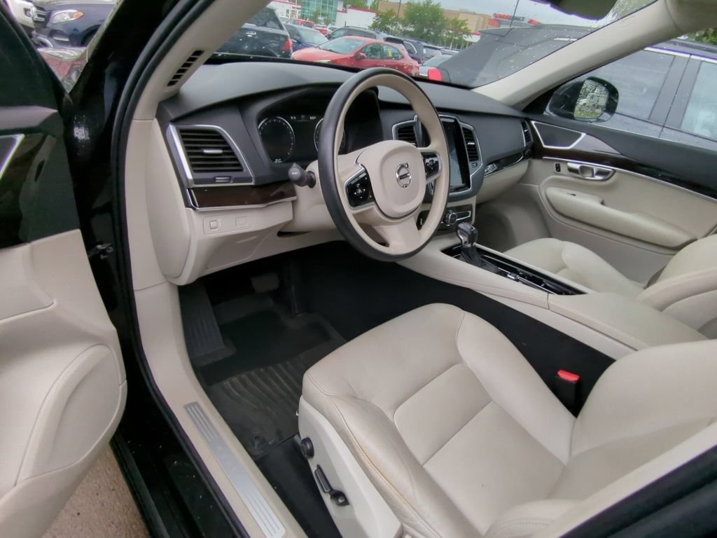 Used 2019 Volvo XC90 T6 Momentum w/ Protection Package Premier AWD/4WD image 7