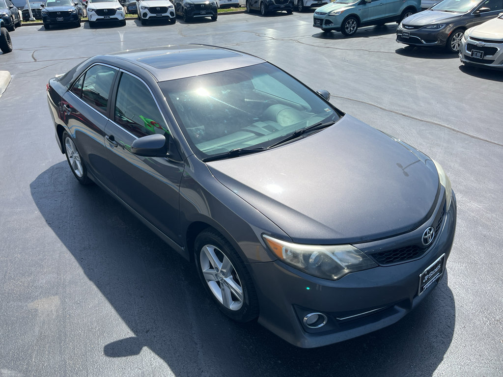 Used 2014 Toyota Camry SE w/ Moonroof Package FWD image 5