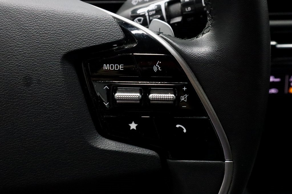 Used 2023 Kia Niro EX image 30