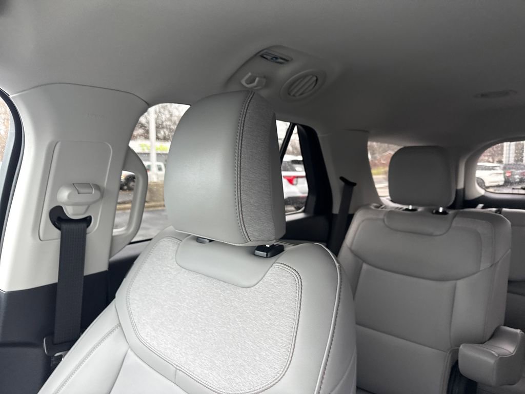Used 2025 Ford Explorer Active w/ Active Comfort Package image 45