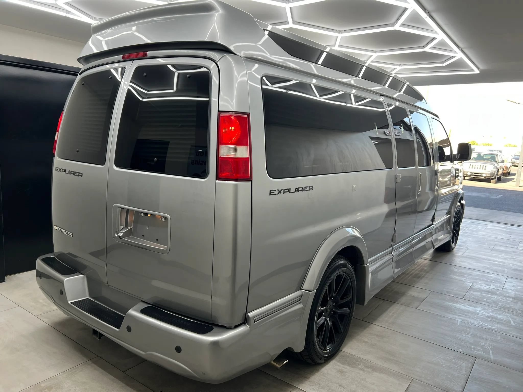 Used 2021 Chevrolet Express 3500 LS w/ Chrome Appearance Package RWD image 5