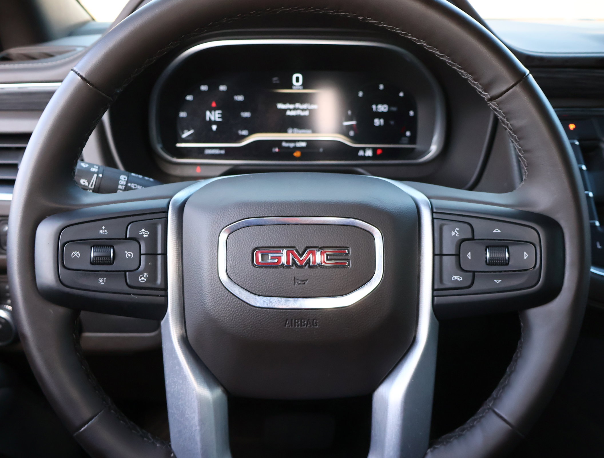 Used 2023 GMC Yukon SLT w/ SLT Premium Package image 13