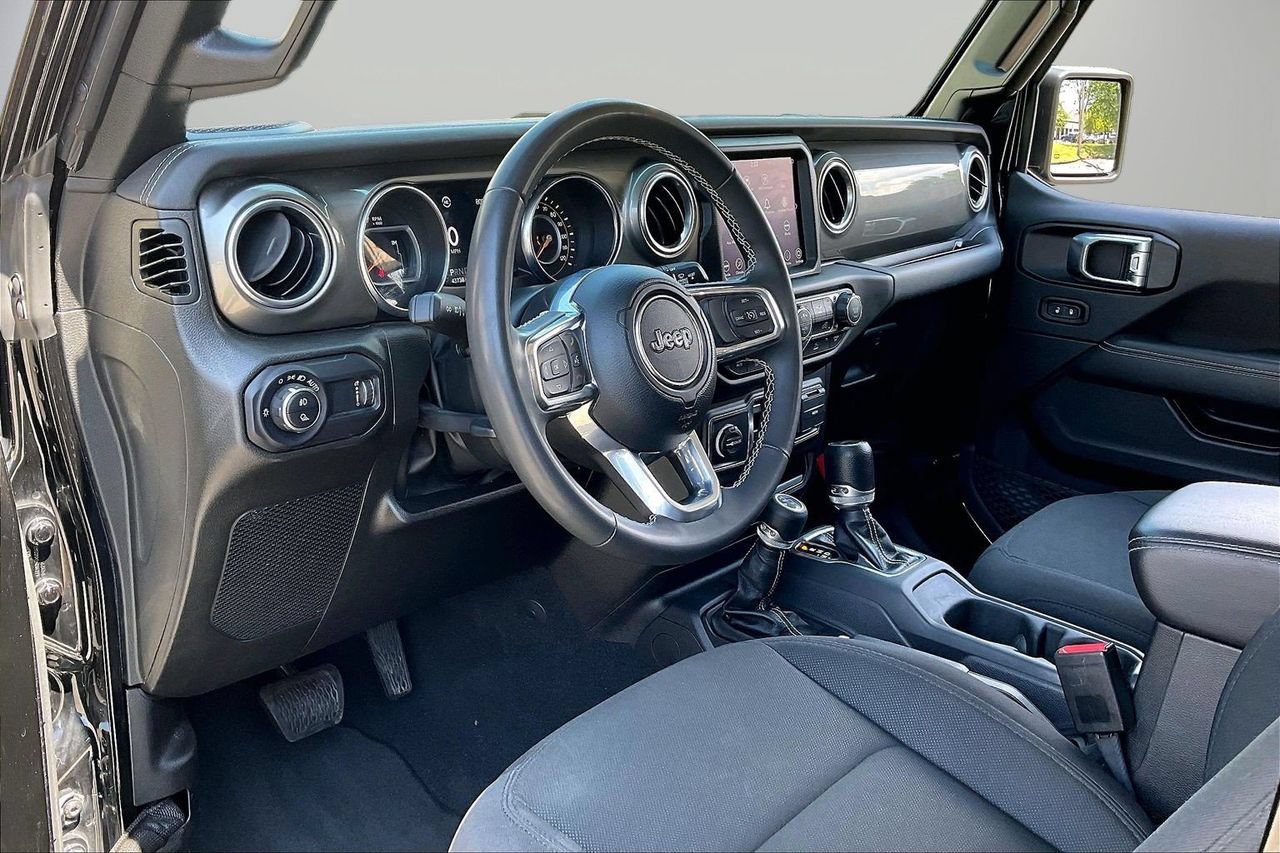 Used 2023 Jeep Gladiator Overland AWD/4WD image 19