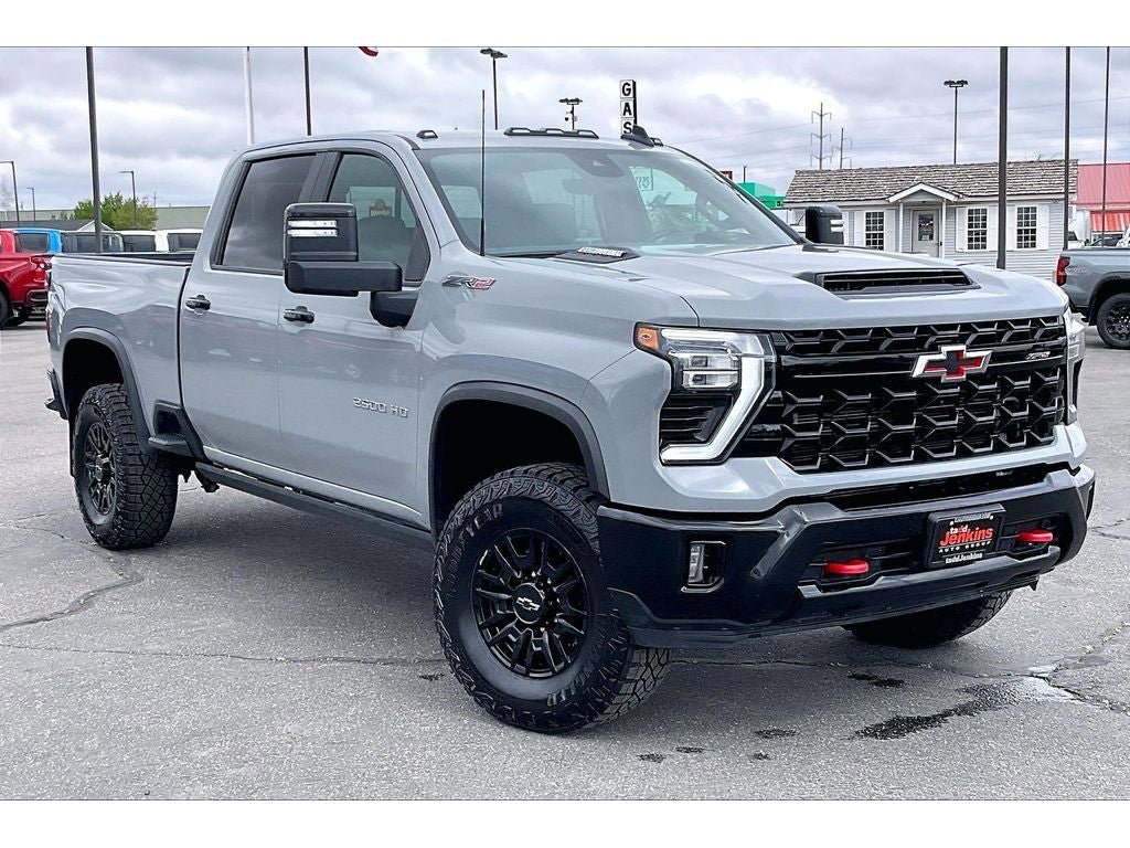 Used 2024 Chevrolet Silverado 2500 ZR2 w/ Technology Package AWD/4WD image 2