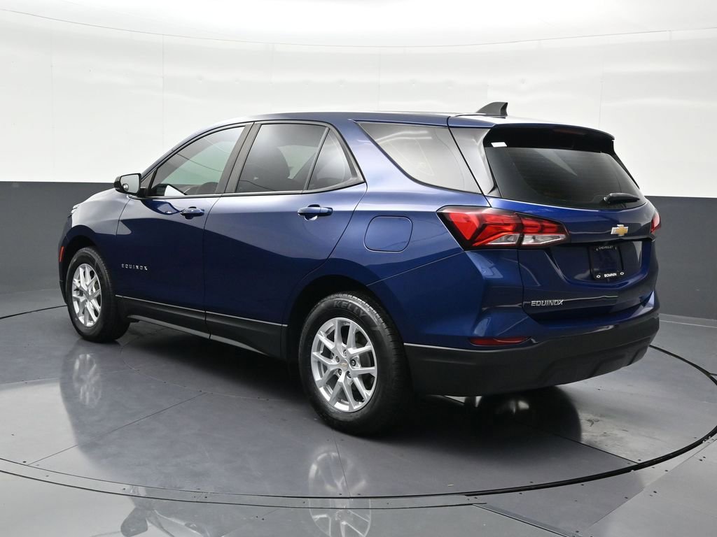 Used 2022 Chevrolet Equinox LS image 3