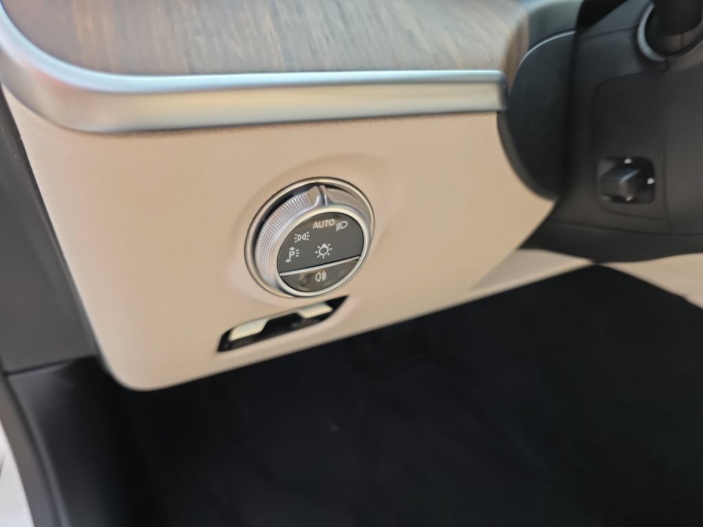 New 2026 Mercedes-Benz C 300 4MATIC Sedan image 12