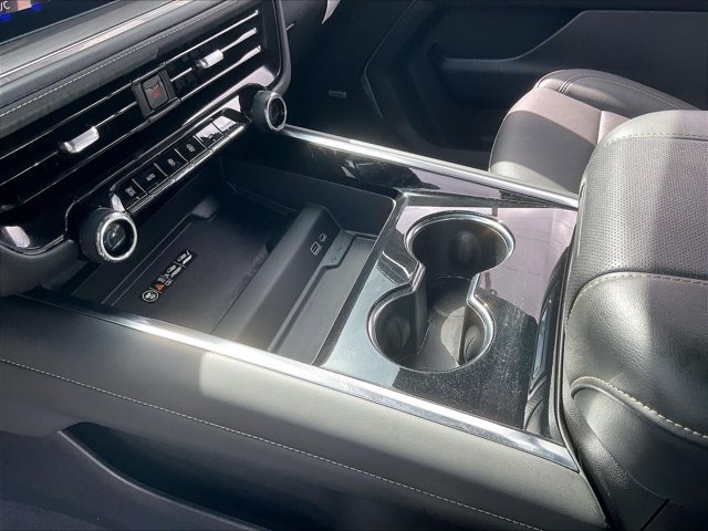 Used 2025 Chevrolet Tahoe Premier RWD image 15