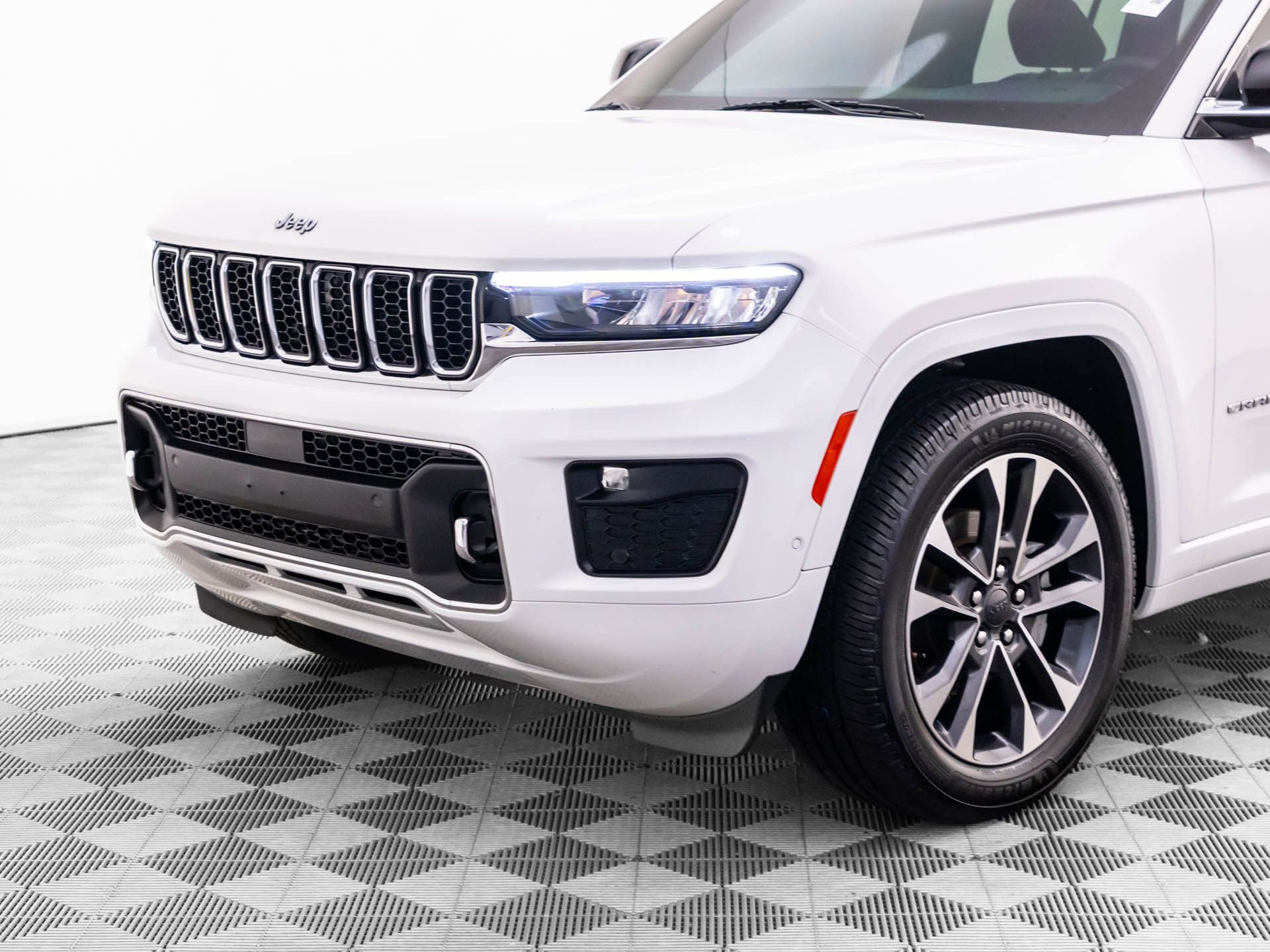 Used 2023 Jeep Grand Cherokee Overland image 46
