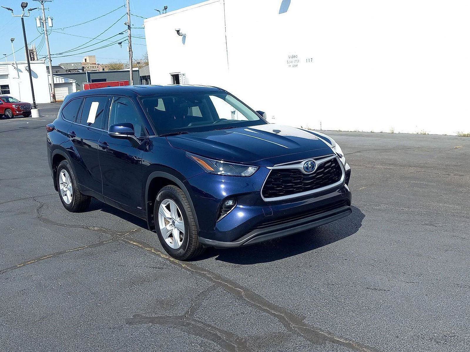 Used 2022 Toyota Highlander LE
