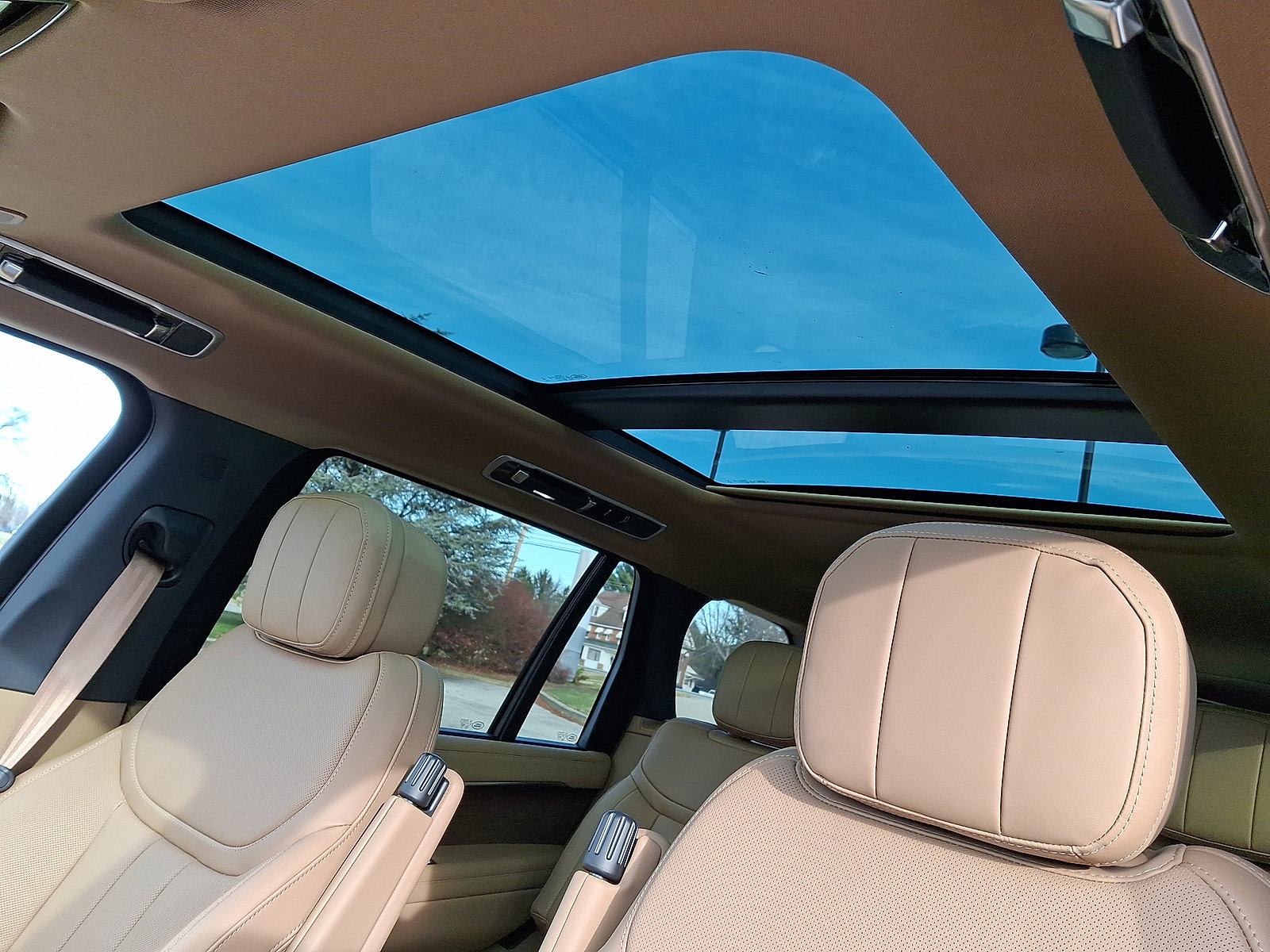 New 2025 Land Rover Range Rover Long Wheelbase SE image 11