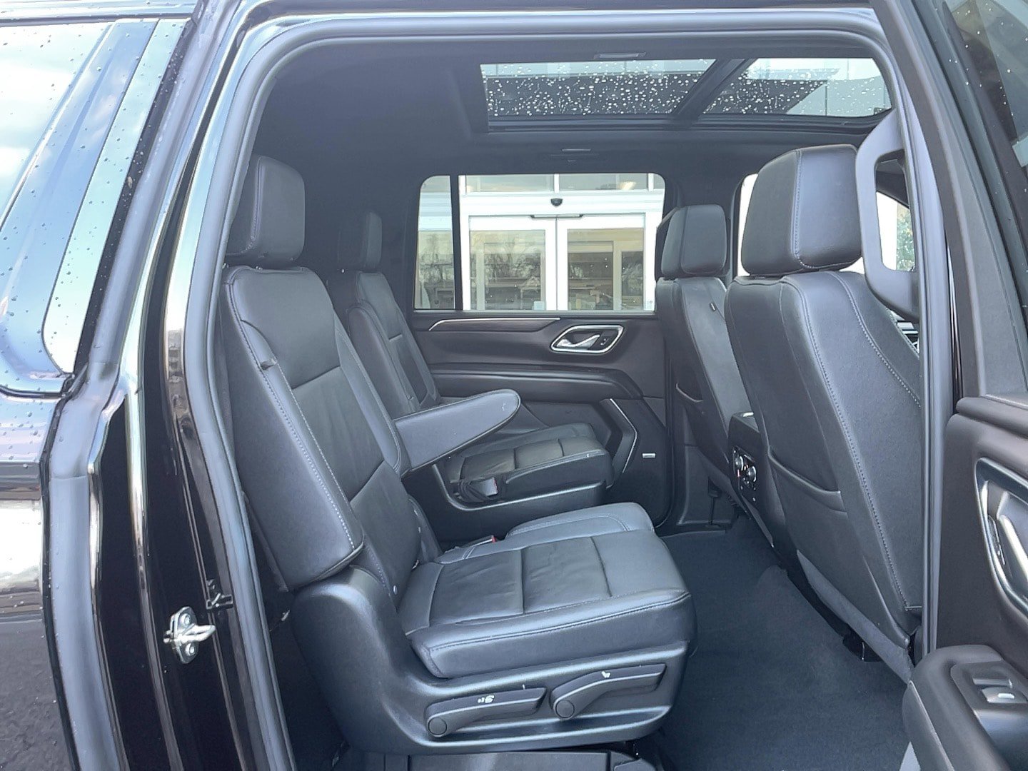 Used 2023 Chevrolet Suburban Z71 w/ Luxury Package AWD/4WD image 29