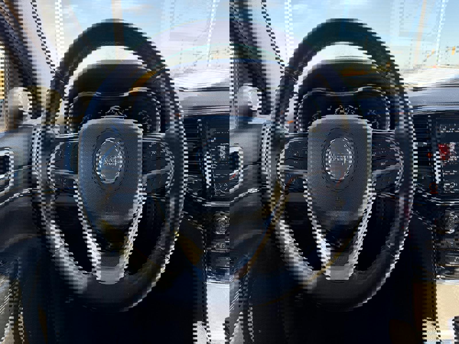 Used 2021 Jeep Grand Cherokee Limited w/ Luxury Group II image 25