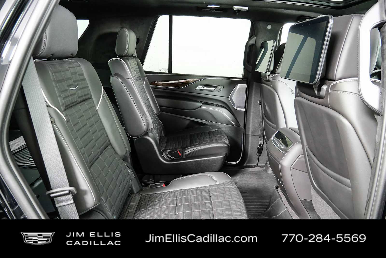 Used 2024 Cadillac Escalade Sport Platinum w/ LPO, ONYX Package AWD/4WD image 24