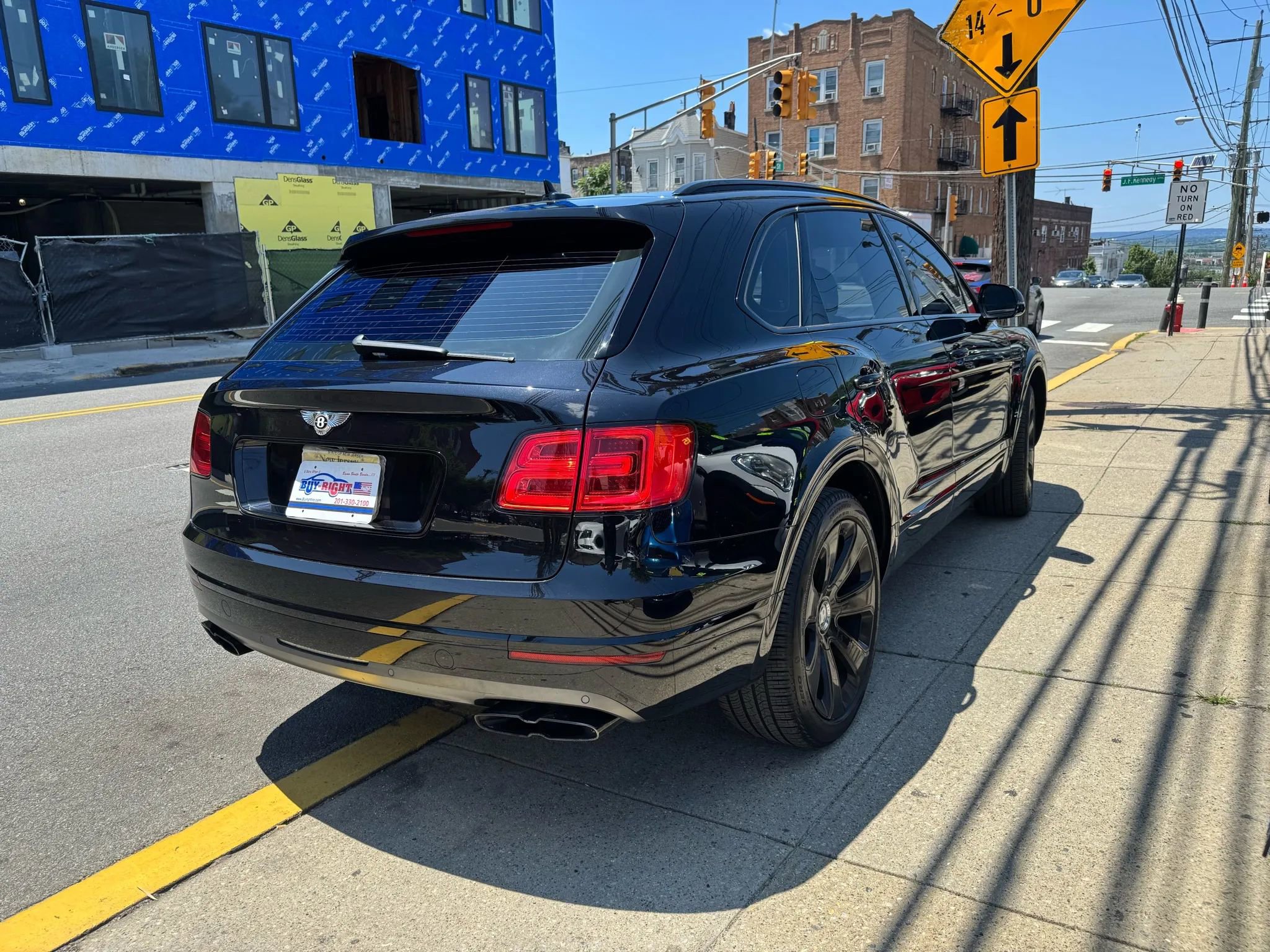 Used 2020 Bentley Bentayga Design Series image 9