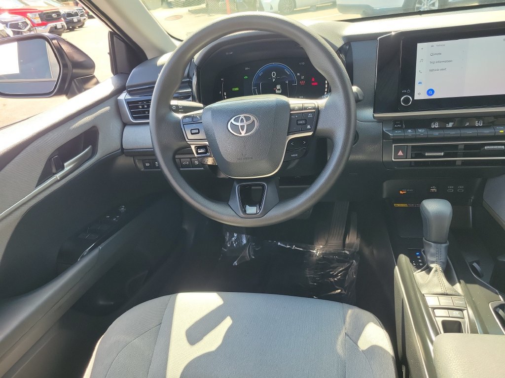 Used 2025 Toyota Camry LE w/ Convenience Package FWD image 12