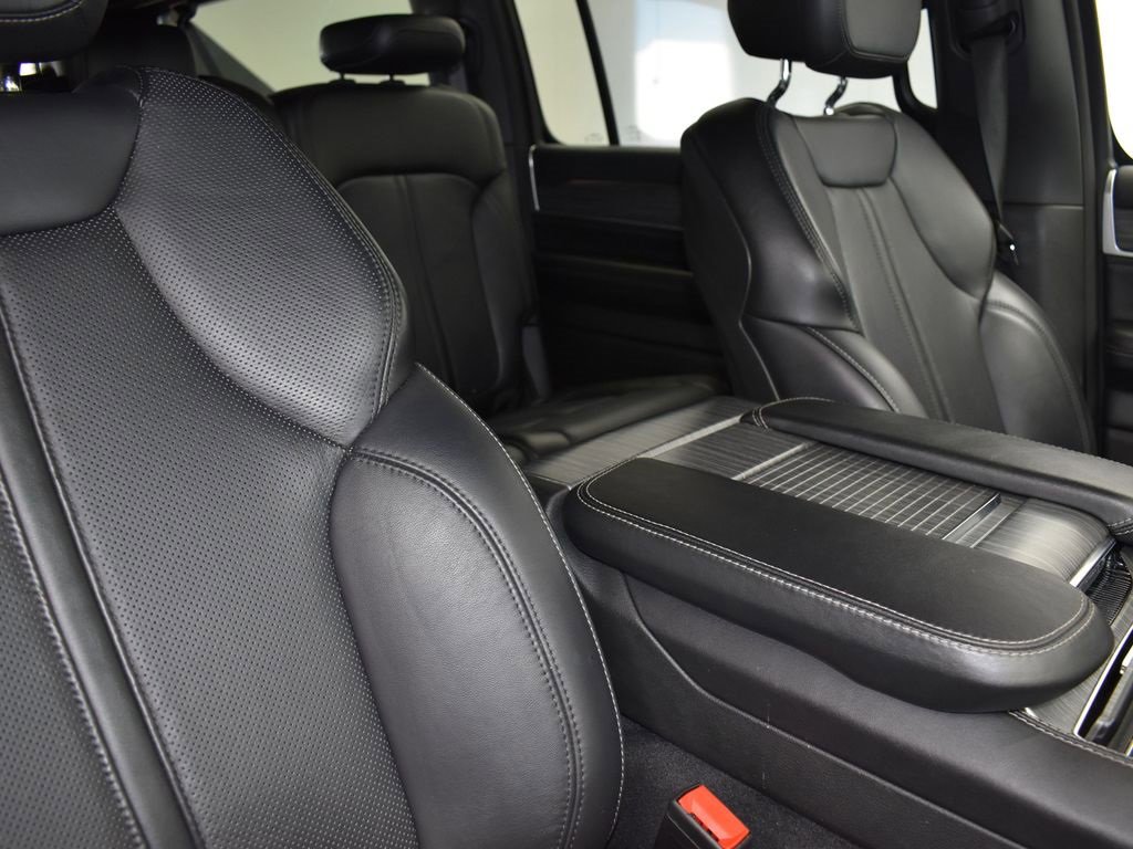 Used 2024 Jeep Wagoneer L Series II w/ Flexible Seating Group image 27