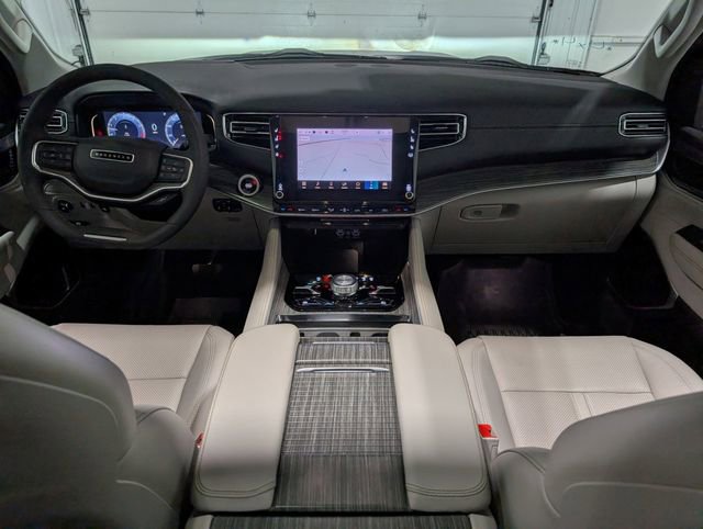 Used 2024 Jeep Wagoneer L Series III w/ Premium Group I image 12