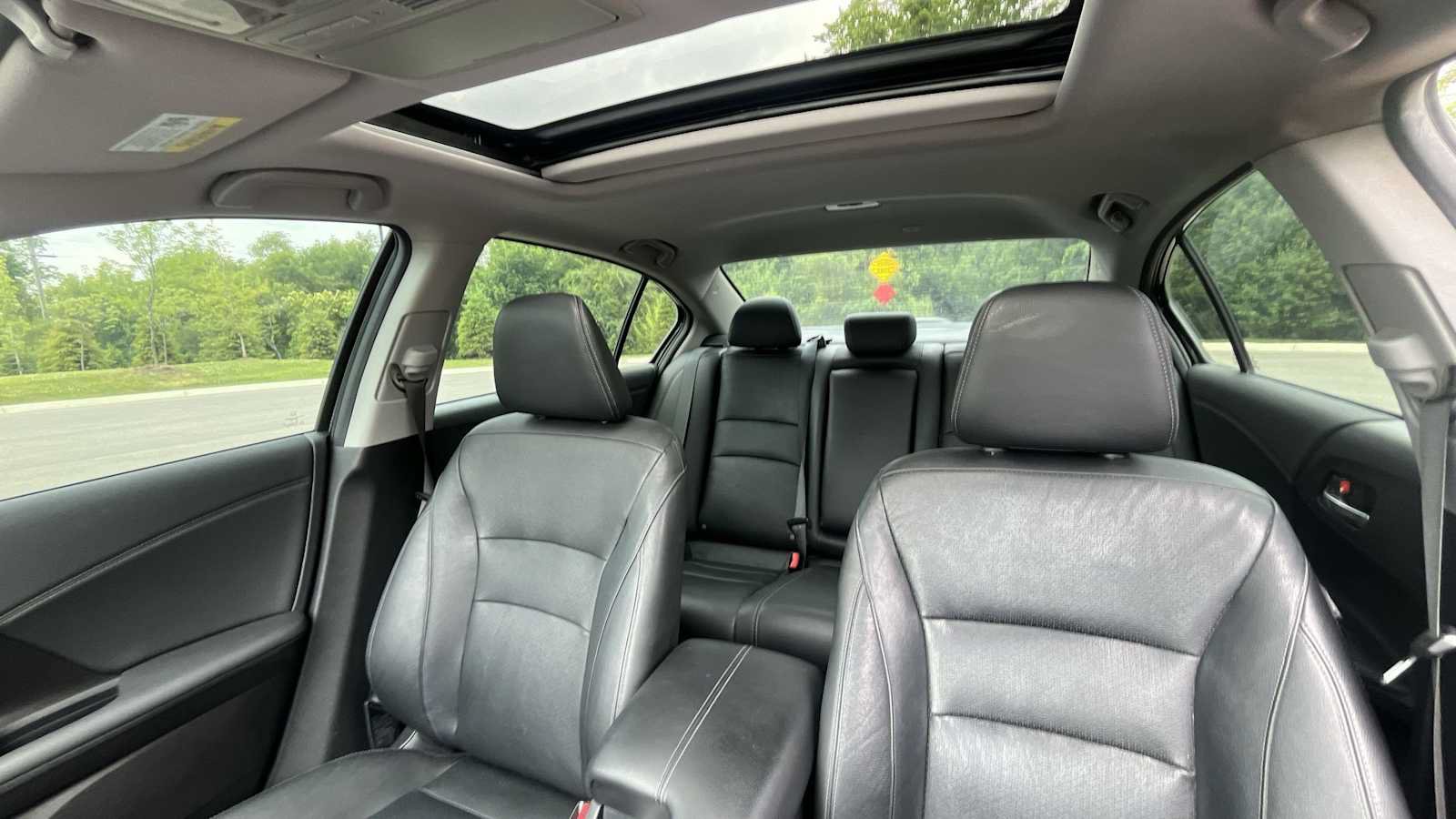 Used 2017 Honda Accord EX-L image 10