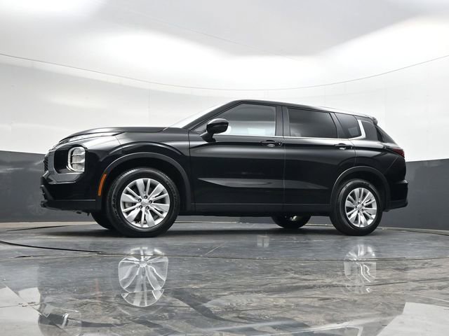 Used 2025 Mitsubishi Outlander ES image 29
