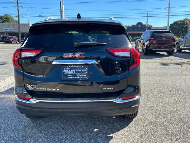 Used 2024 GMC Terrain SLT AWD/4WD image 4