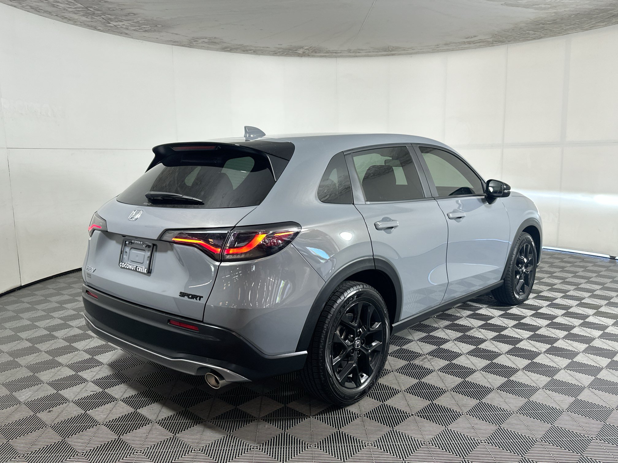Used 2024 Honda HR-V Sport image 3