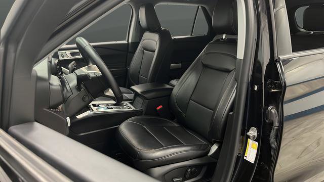 Used 2023 Ford Explorer Limited w/ Hybrid Equipment Group 310A AWD/4WD image 9