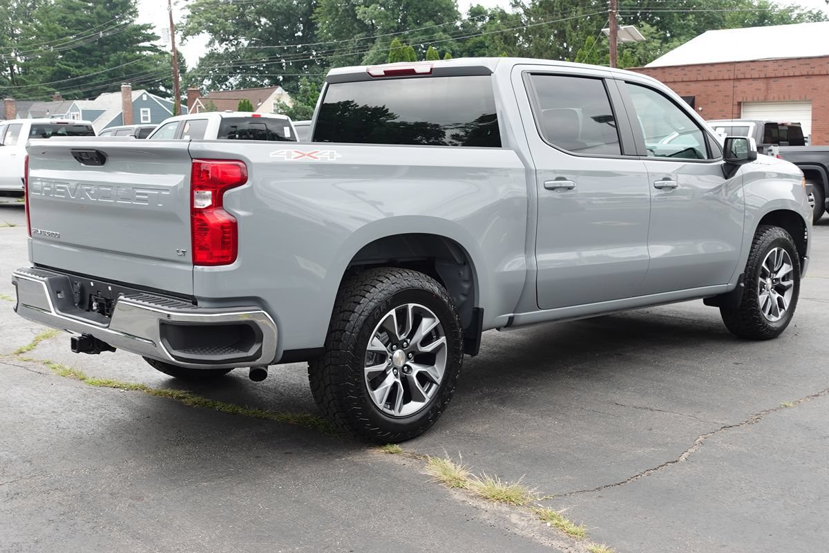 Used 2024 Chevrolet Silverado 1500 LT AWD/4WD image 3