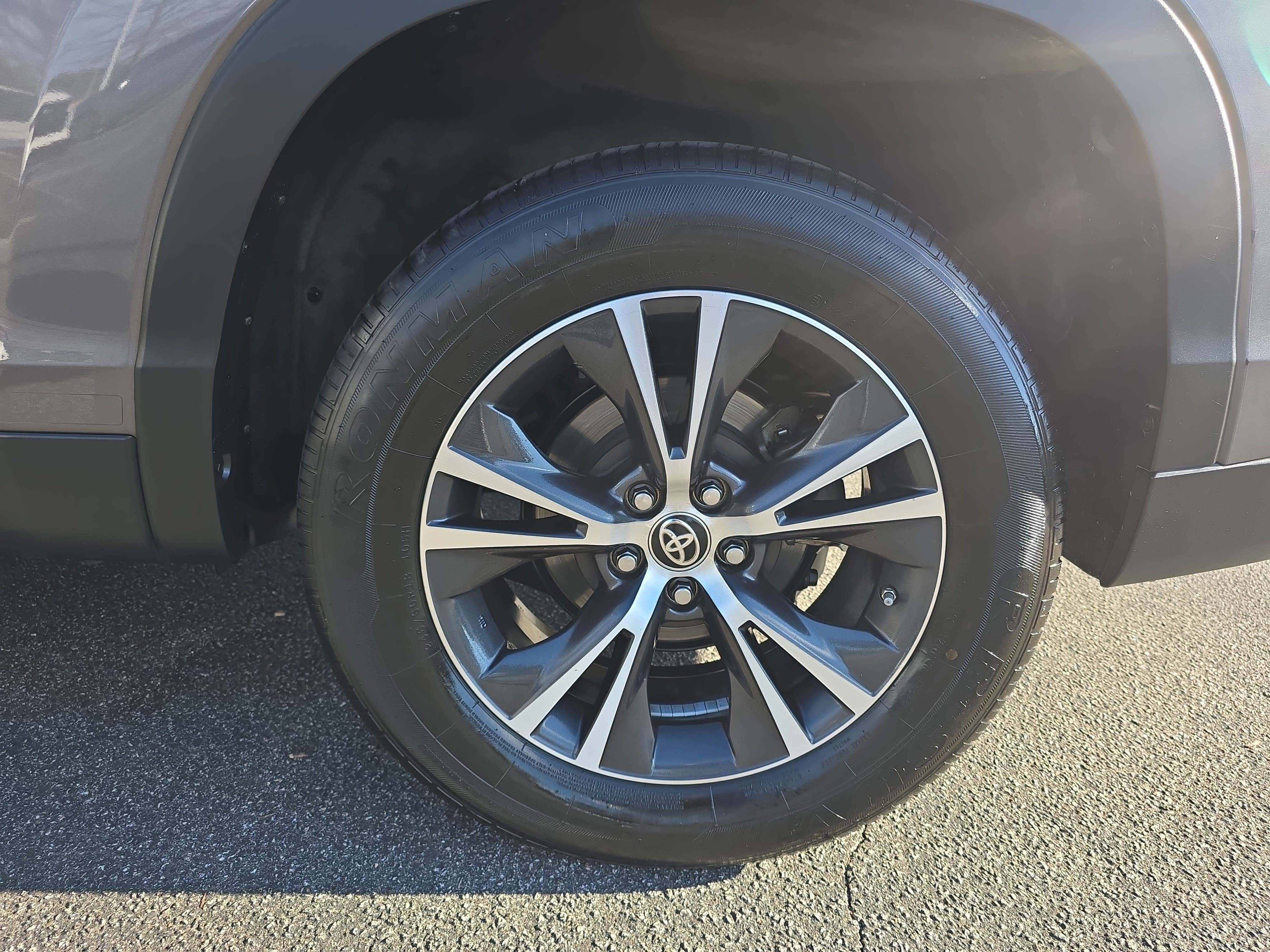 Used 2019 Toyota Highlander LE image 29