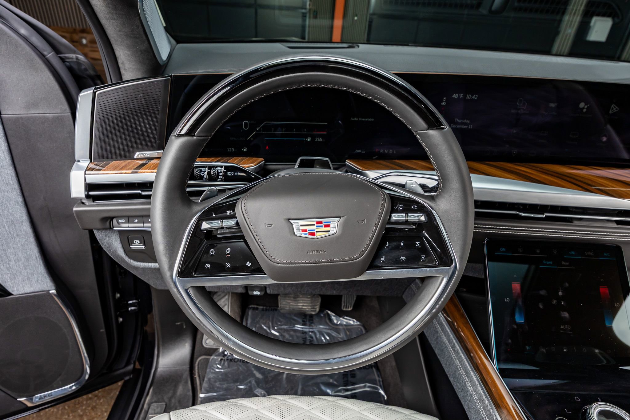 Used 2026 Cadillac Escalade Platinum Sport w/ LPO, ONYX Package image 19