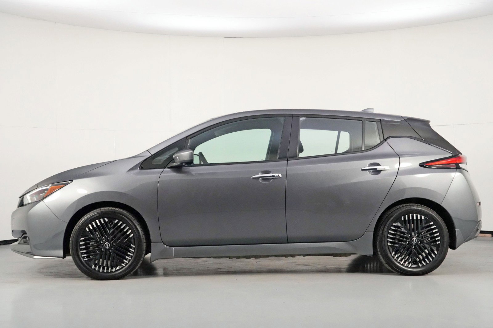 Used 2025 Nissan Leaf SV Plus image 8