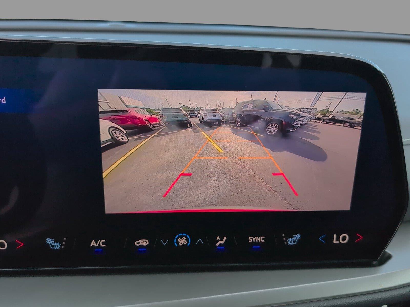 Certified 2025 Chevrolet Traverse LT FWD image 18