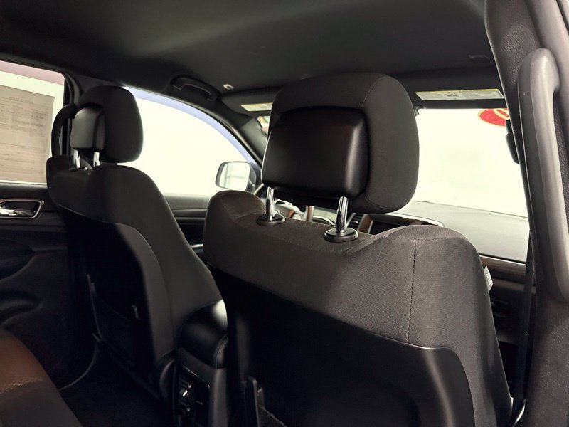 Used 2019 Jeep Grand Cherokee Laredo AWD/4WD image 12