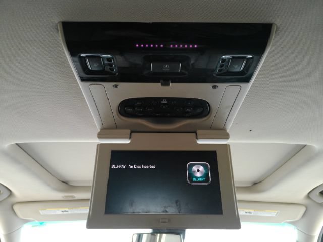 Used 2016 Chevrolet Suburban LT RWD image 7