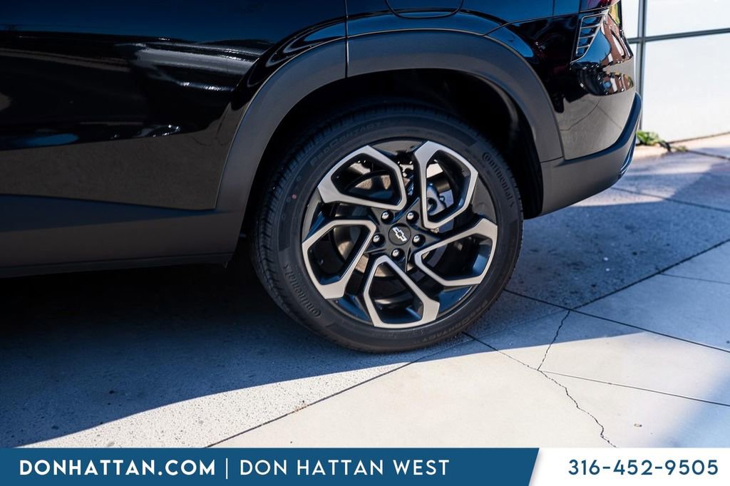 Used 2025 Chevrolet Trax RS w/ Driver Confidence Package FWD image 33