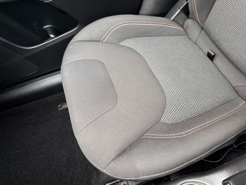 Used 2017 Jeep Cherokee Latitude w/ Comfort/Convenience Group image 27