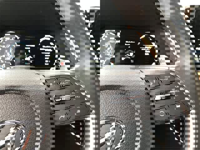 Used 2021 Hyundai Sonata Limited w/ Preferred Accessory Package image 17