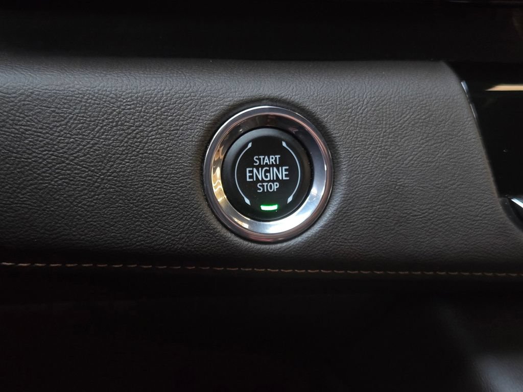 Used 2023 Cadillac Escalade Premium Luxury w/ Performance Package AWD/4WD image 27