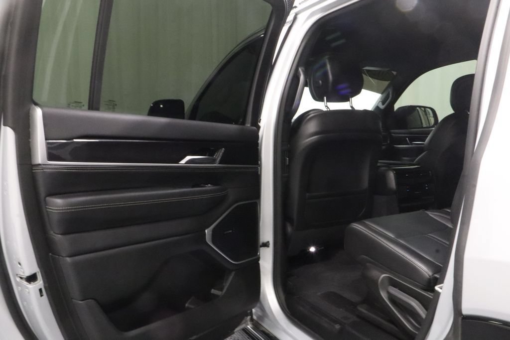 Certified 2024 Jeep Wagoneer 4WD image 12