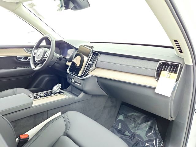 New 2025 Volvo XC90 B6 Core w/ Climate Package image 17