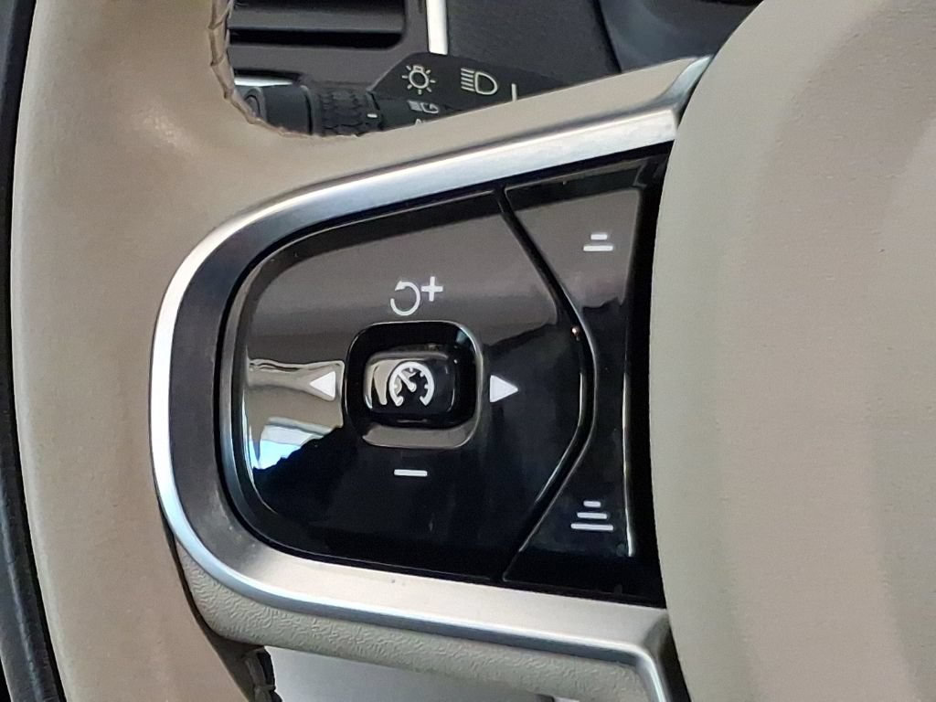 Certified 2025 Volvo XC90 B6 Plus w/ Protection Package Premier AWD/4WD image 37