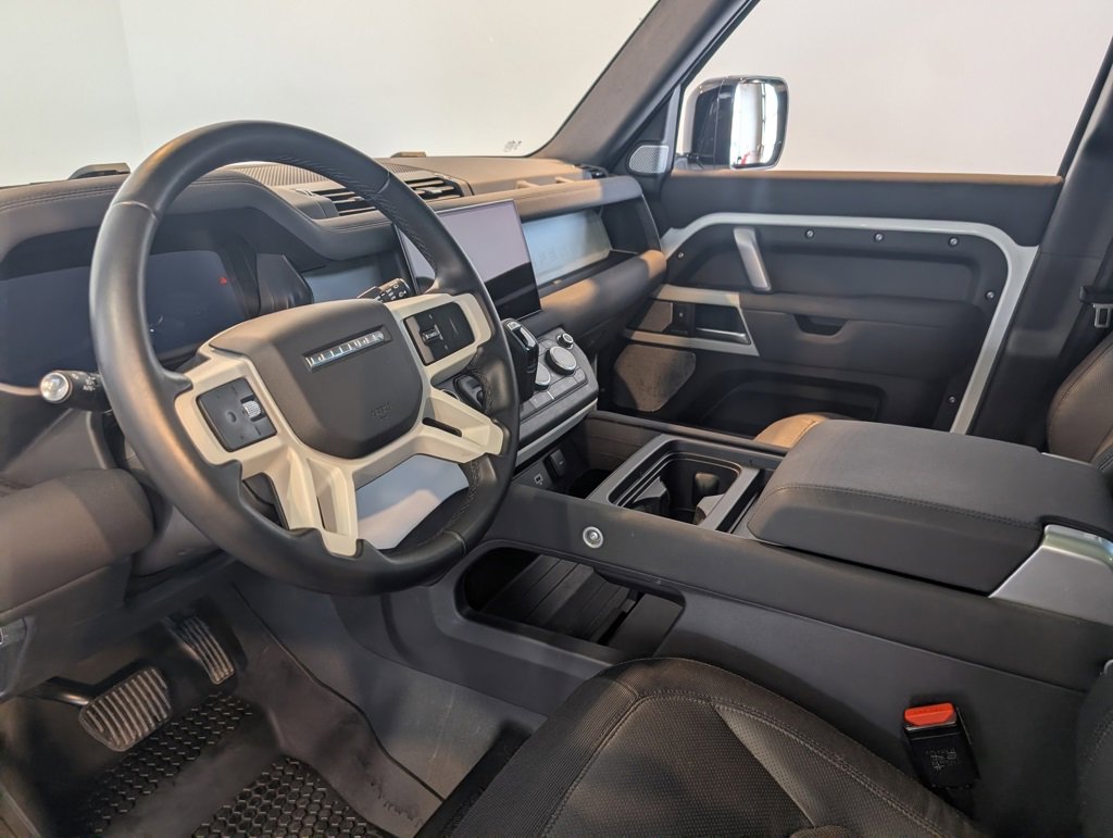 Used 2023 Land Rover Defender 130 X-Dynamic SE image 14