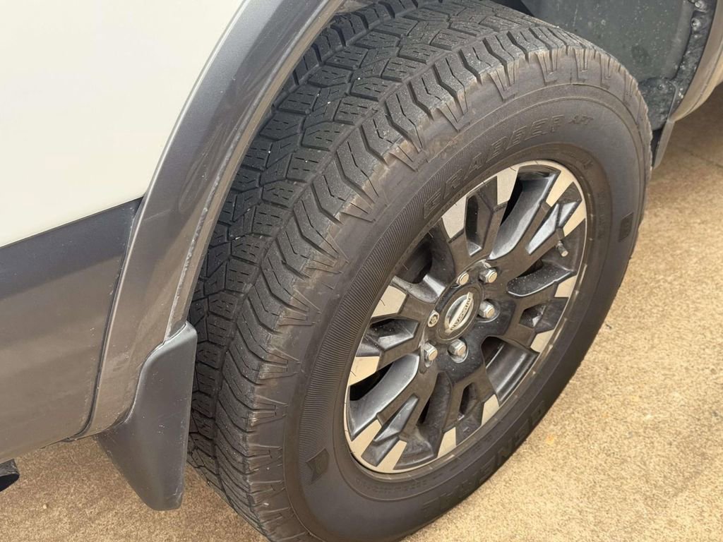 Used 2017 Nissan Titan PRO-4X w/ Pro-4x Convenience Package AWD/4WD image 9