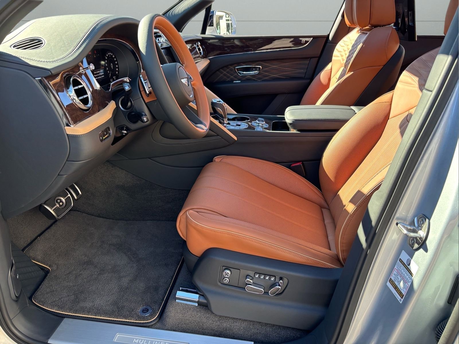 New 2025 Bentley Bentayga Extended Wheelbase image 13