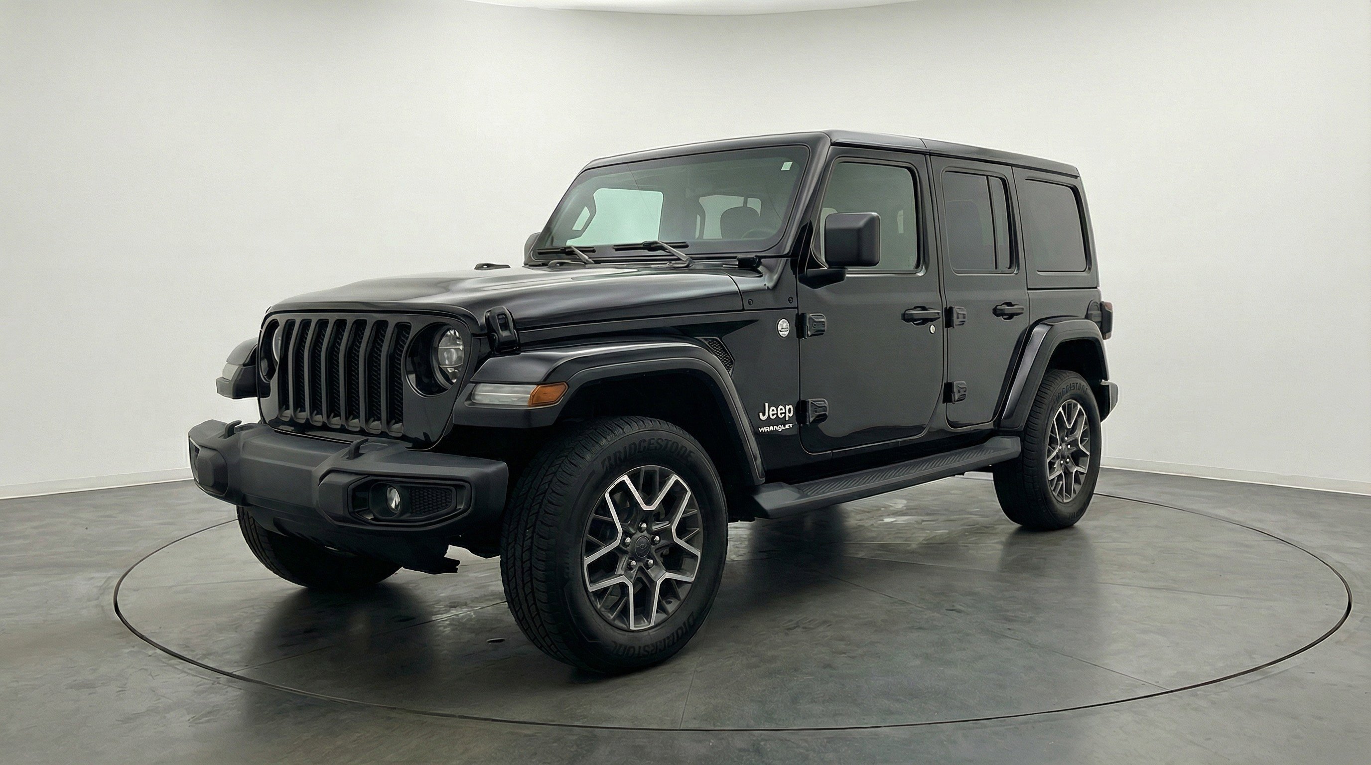 Used 2025 Jeep Wrangler Sahara image 3