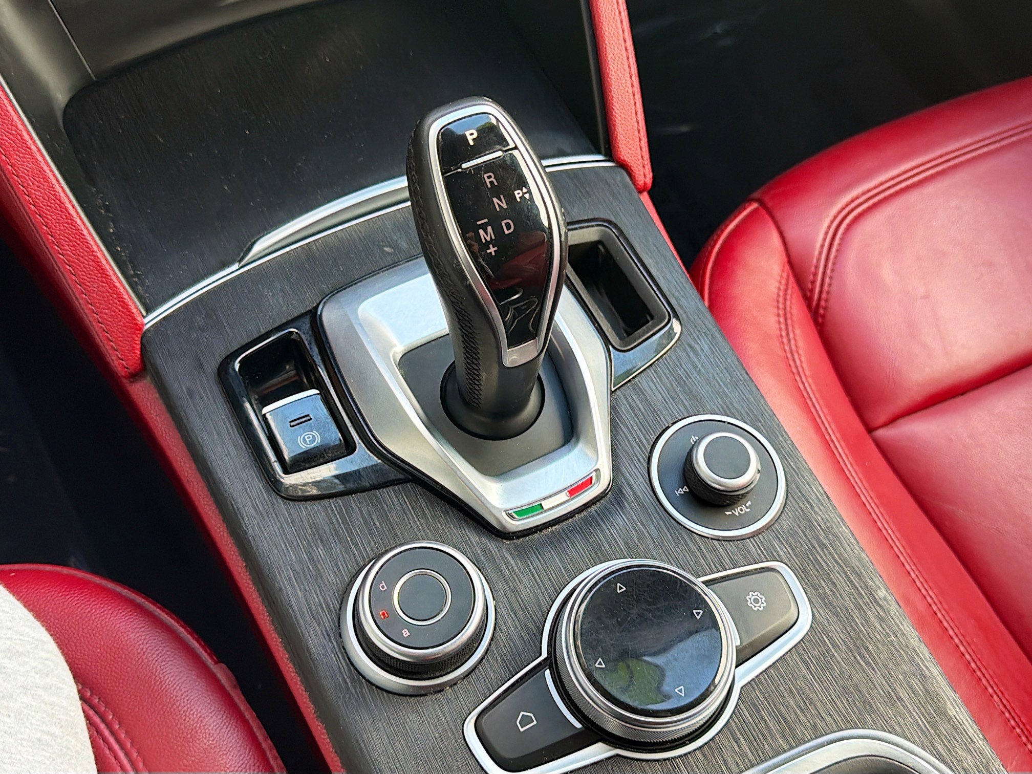 Used 2020 Alfa Romeo Stelvio Base image 29